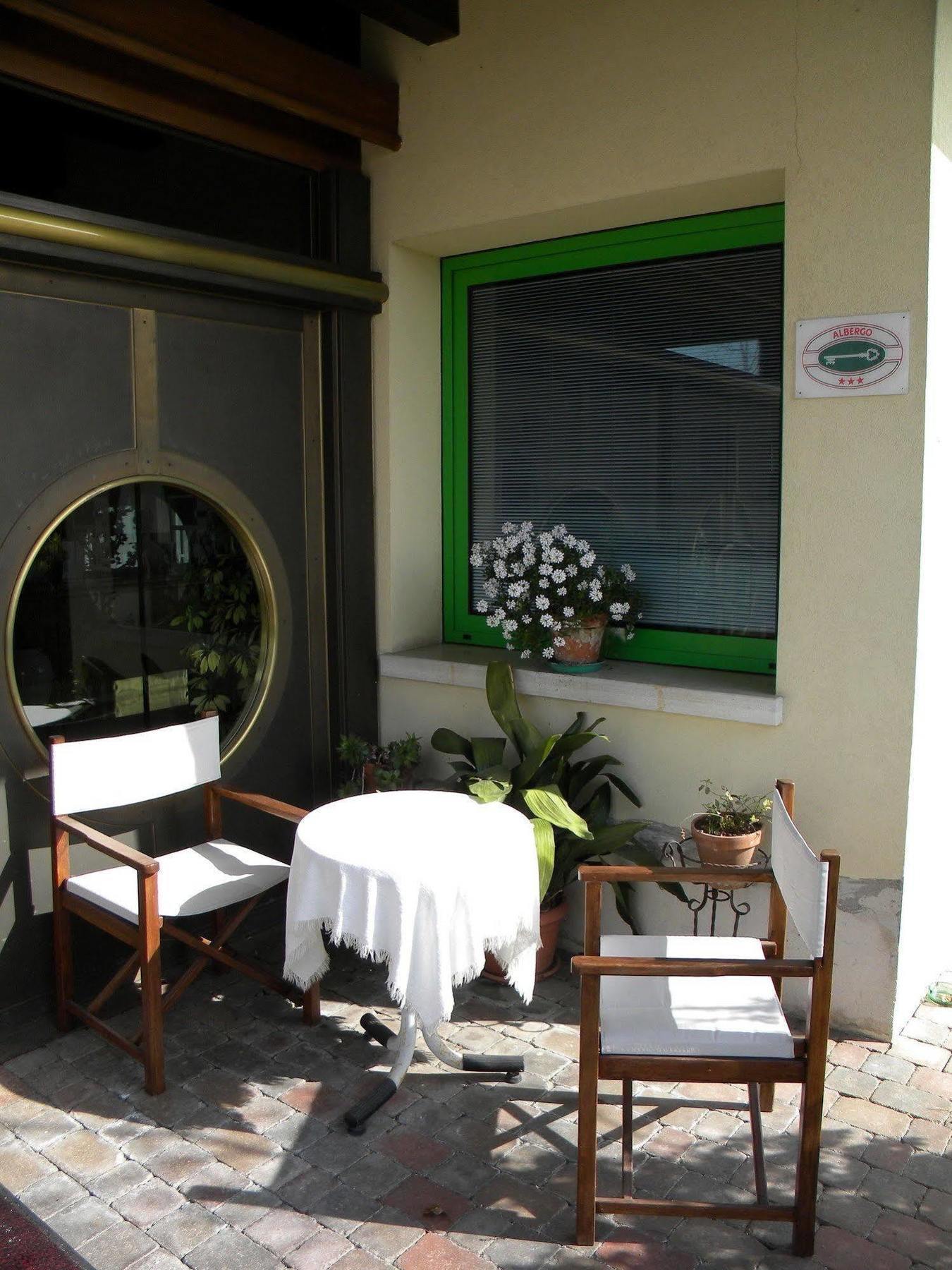 Corone Hotel